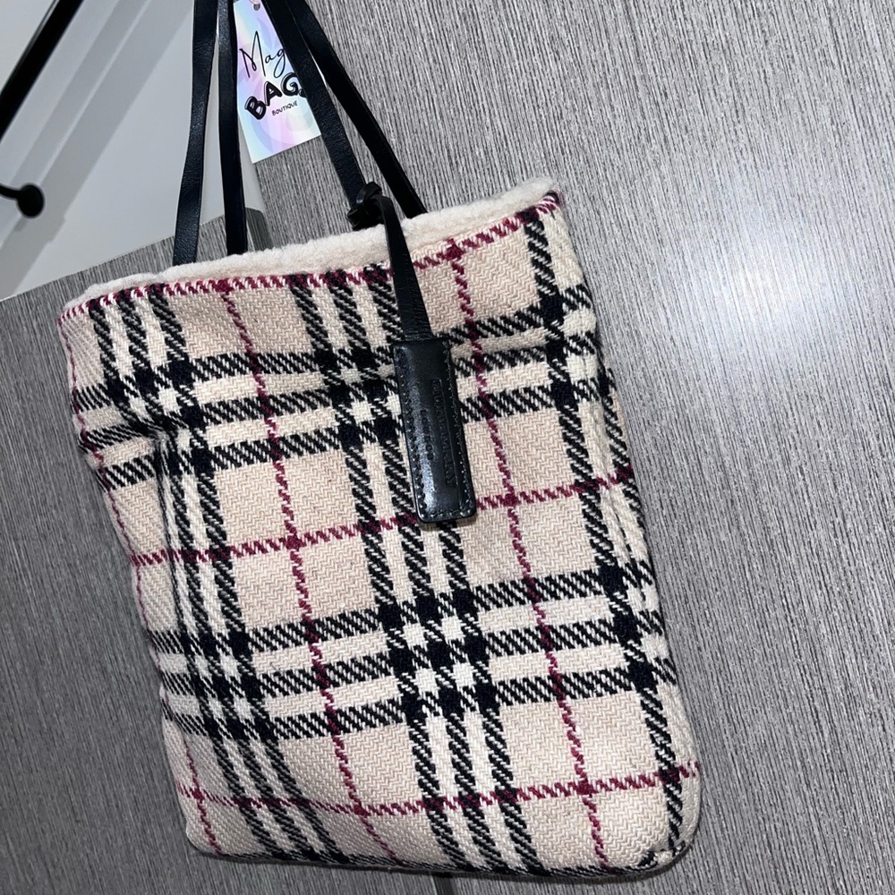 Burberry: Sherpa Fur Shearling Nova Check Reversible Tote โค๏ธ (rare find) - Picture 12 of 16